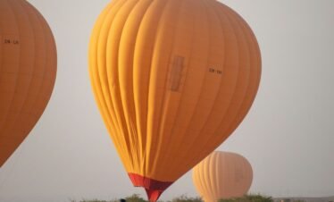 shared hot air balloon flight with breakfast included